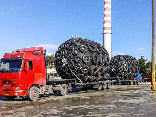 Qualità Reti della corda che fanno galleggiare il tipo pneumatico cuscino ammortizzatore di Marine Fender d dei cuscini ammortizzatori di gomma pneumatici fabbrica