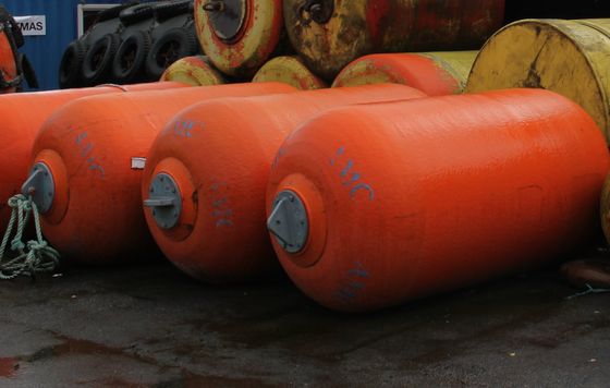 Qualità Cuscino ammortizzatore di gomma cilindrico del bacino di Marine Solid EVA Foam Filled Fender Floating fabbrica