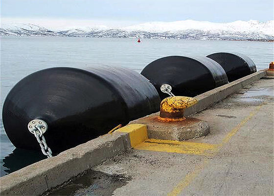 Qualità ISO17357 Standard Fender riempito di schiuma da 0,5 m a 4,8 m di diametro per applicazioni marine personalizzate fabbrica