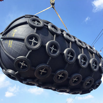 Qualità Parabordi pneumatici in gomma marina da 50Kpa con pneumatici fabbrica