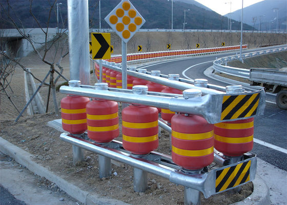 Qualità Assorbimento di alta energia rosso giallo di EVA Filled Safety Roller Barrier e reazione bassa fabbrica