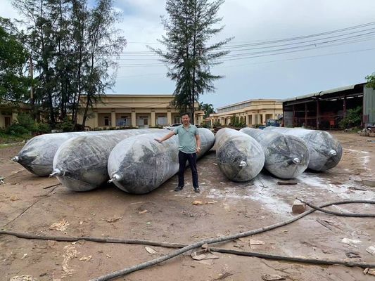 Qualità Marine Inflatable Rubber Airbag 1.8*12m per il lancio della barca fabbrica