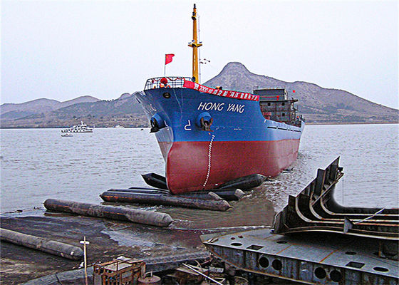 Qualità Marine Rubber Airbag with Anti Static Discharge Valve for Flammable Cargo Areas, 0.8-3 M Diameter and 4-25 M Length fabbrica
