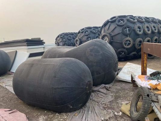 Qualità Tipo di Yokohama che fa galleggiare Marine Fender Ship Rubber Accessories pneumatica fabbrica